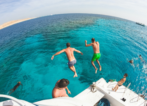 Das Rote Meer entdecken: Schnorcheln, Inselparadiese und Delfine