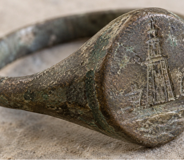 Leuchtturm von Alexandria: Ring mit Pharos-Motiv