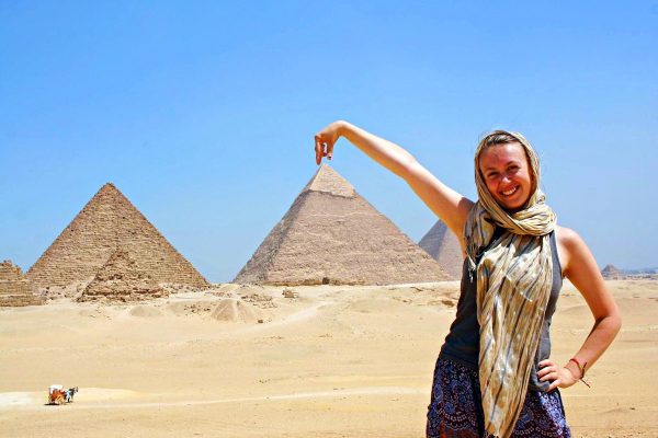 At-the-Pyramids-Alex-from-The-Wayfaring-Voyager-1200x800-1.jpg